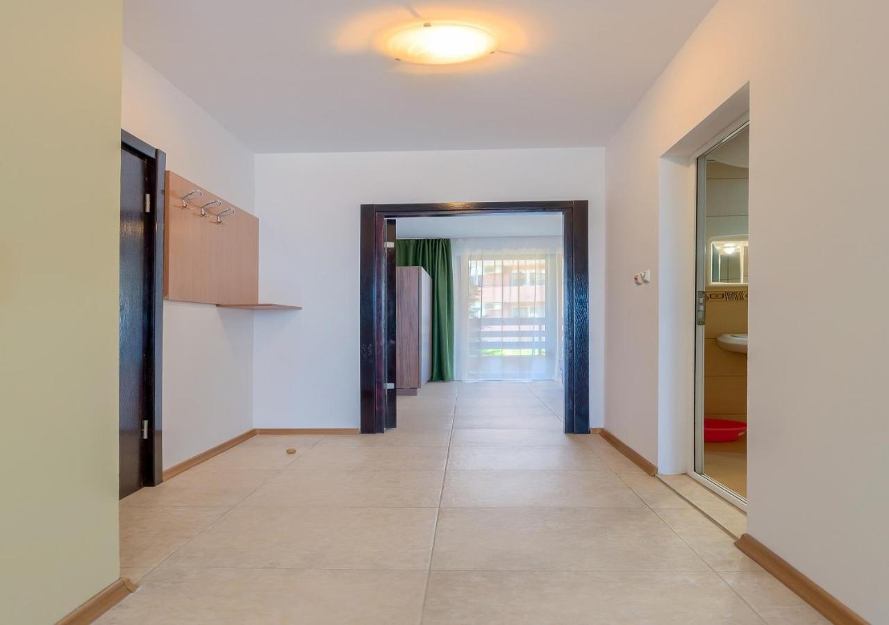 Robinson Beach Apartments 埃勒尼特 外观 照片